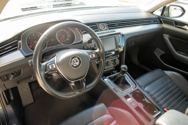 Volkswagen Passat Variant 2.0 TDi Highline 19