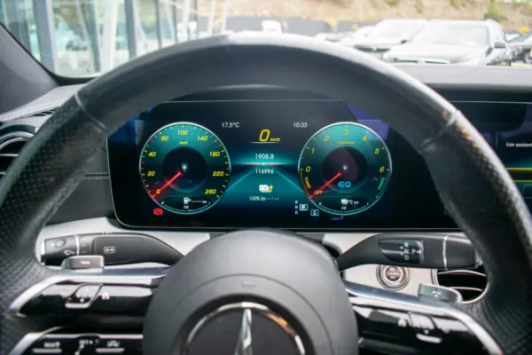 Mercedes-Benz E 300 de AMG Line 26
