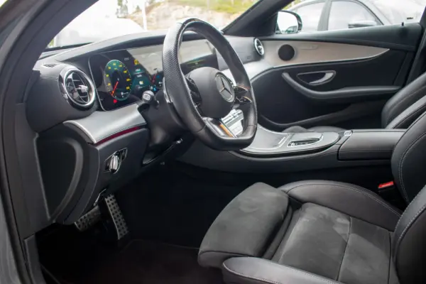 Mercedes-Benz E 300 de AMG Line 47