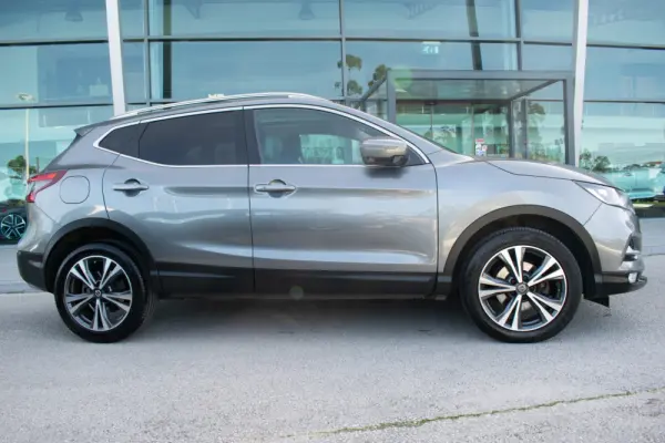 Nissan Qashqai 1.5 dCi N-Connecta J18 8