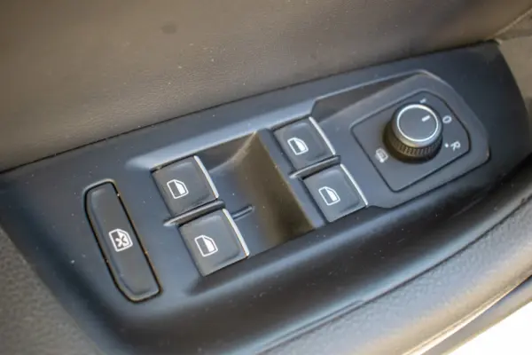 Volkswagen Passat Variant 2.0 TDi Highline 18