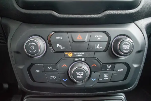 Jeep Renegade 1.6 MJD Limited 31