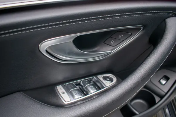 Mercedes-Benz E 300 de AMG Line 22