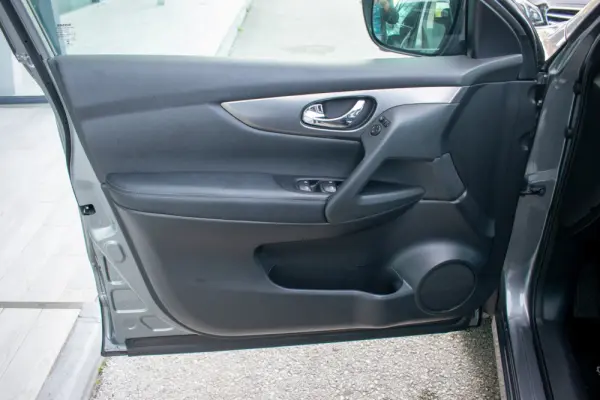 Nissan Qashqai 1.5 dCi N-Connecta J18 15