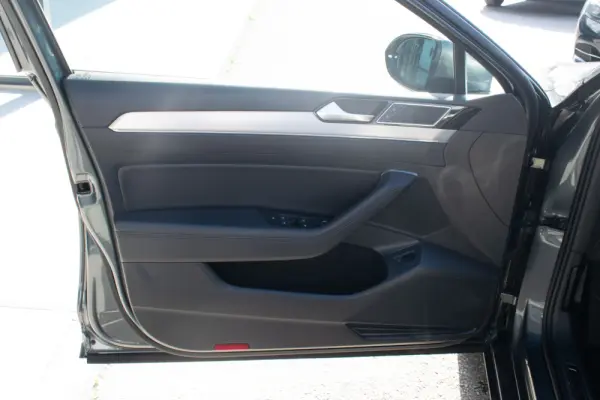 Volkswagen Passat Variant 2.0 TDi Highline 16