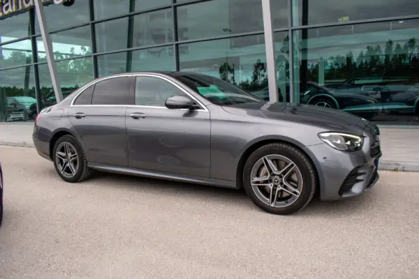 Mercedes-Benz E 300 de AMG Line 9