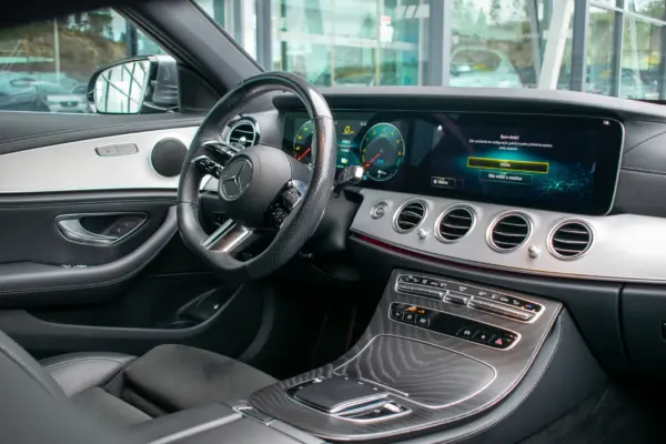Mercedes-Benz E 300 de AMG Line 52