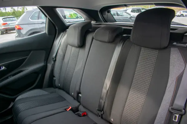 Peugeot 3008 1.5 BlueHDi Active Pack 21
