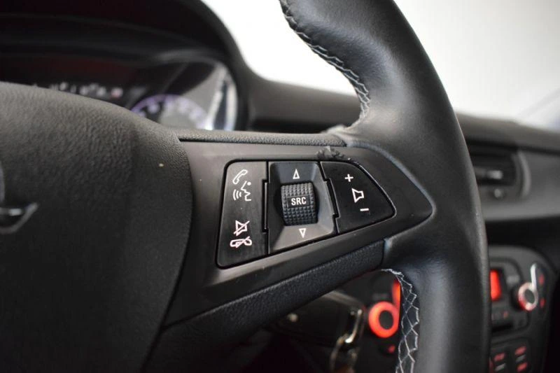 Opel Corsa 1.2 120 Anos 22