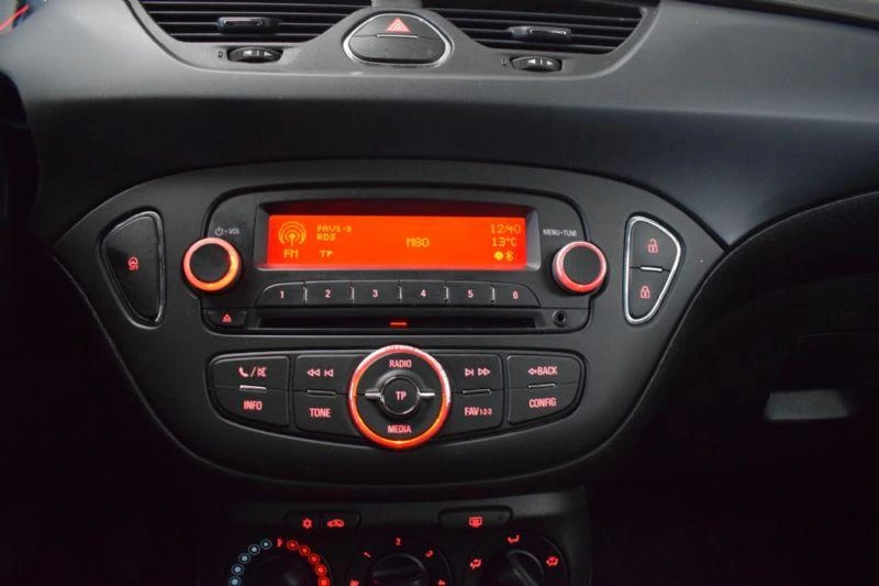 Opel Corsa 1.2 120 Anos 28