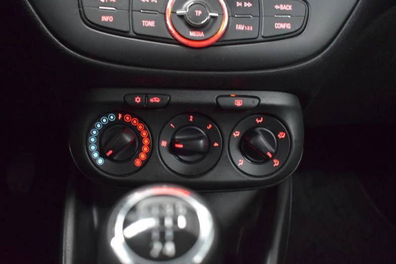 Opel Corsa 1.2 120 Anos 29