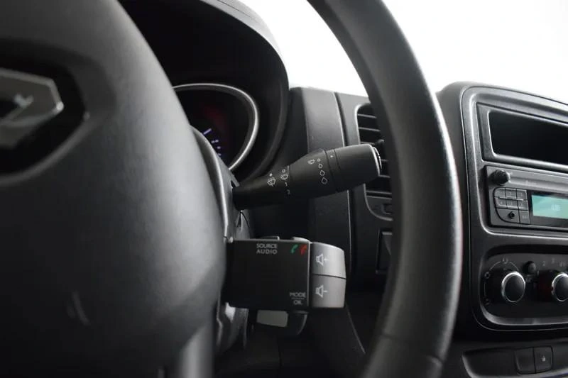 Renault Trafic 2.0 dCi L1H1 (C/ Frio) 24