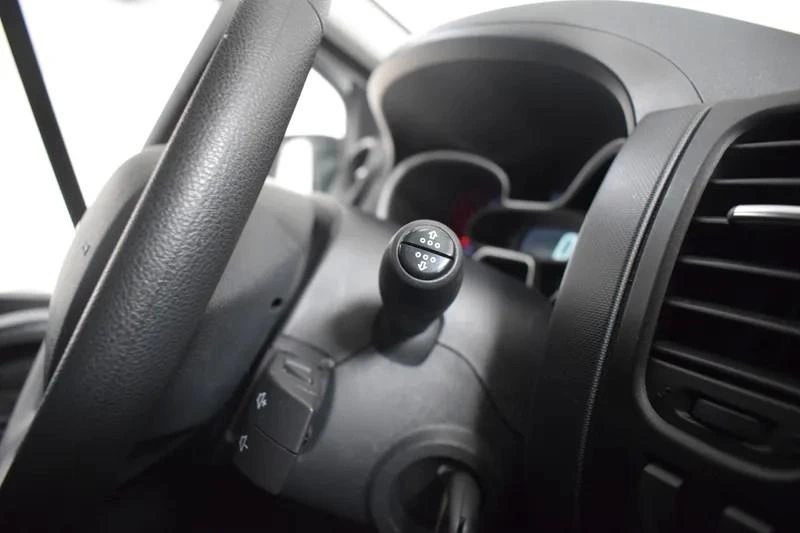 Renault Trafic 2.0 dCi L1H1 (C/ Frio) 27