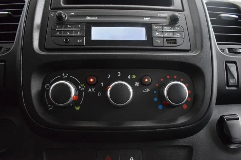 Renault Trafic 2.0 dCi L1H1 (C/ Frio) 34