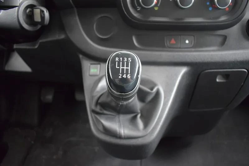 Renault Trafic 2.0 dCi L1H1 (C/ Frio) 36