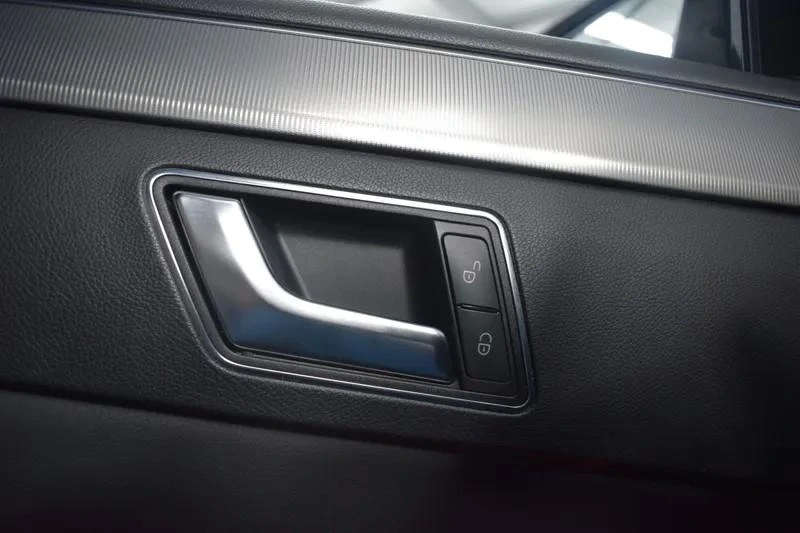 Mercedes-Benz E 300 Bluetec Hybrid Avantgarde 20