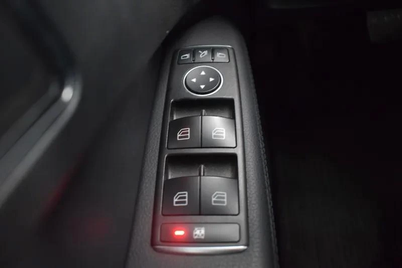 Mercedes-Benz E 300 Bluetec Hybrid Avantgarde 22