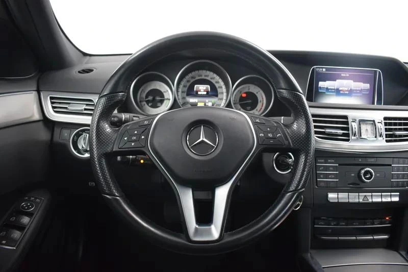 Mercedes-Benz E 300 Bluetec Hybrid Avantgarde 30