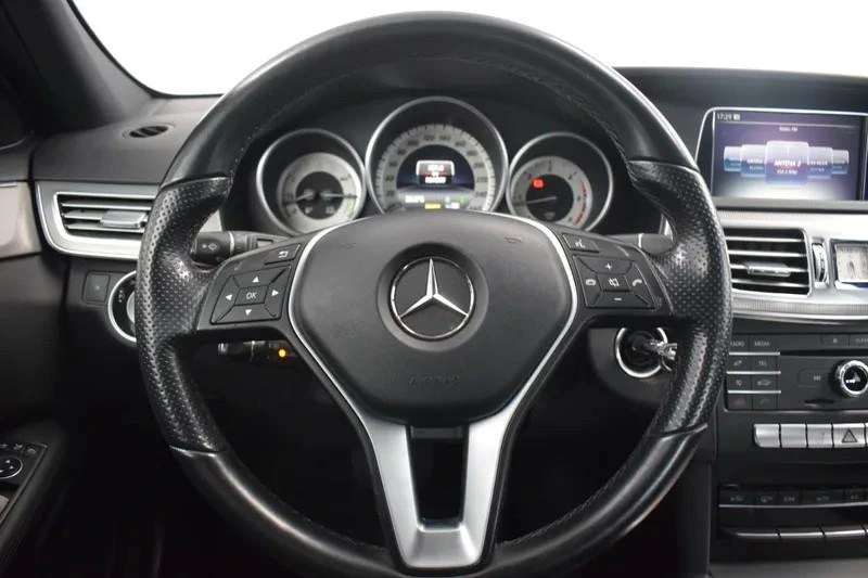 Mercedes-Benz E 300 Bluetec Hybrid Avantgarde 31