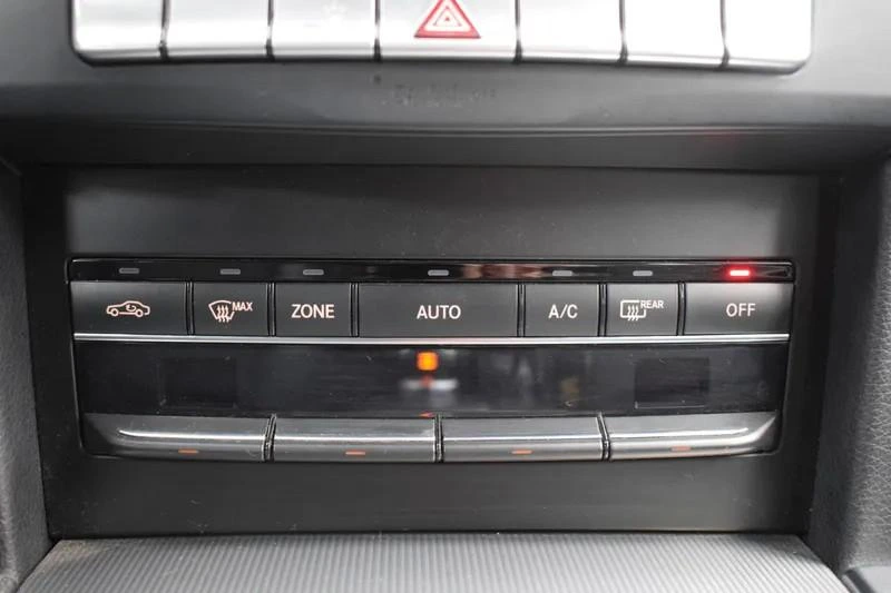 Mercedes-Benz E 300 Bluetec Hybrid Avantgarde 40