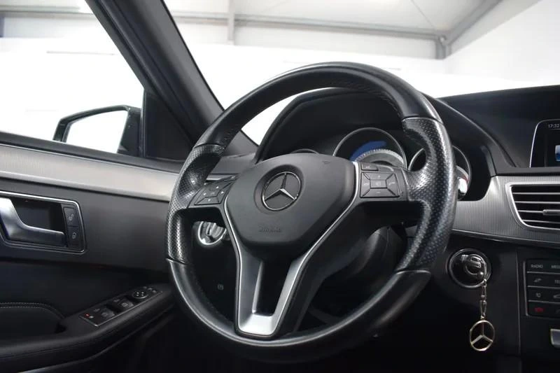 Mercedes-Benz E 300 Bluetec Hybrid Avantgarde 44