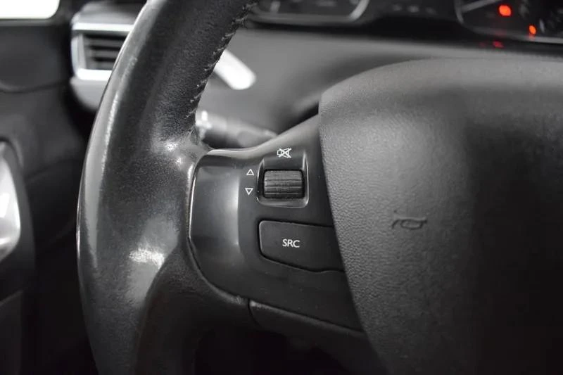 Peugeot 2008 1.5 BlueHDi Style 26