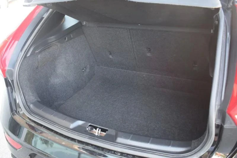Volvo V40 2.0 D2 Momentum 10