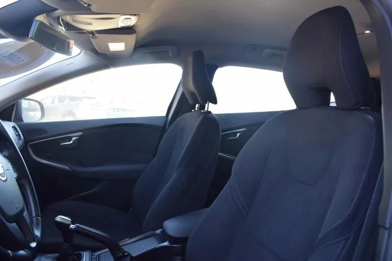 Volvo V40 2.0 D2 Momentum 19