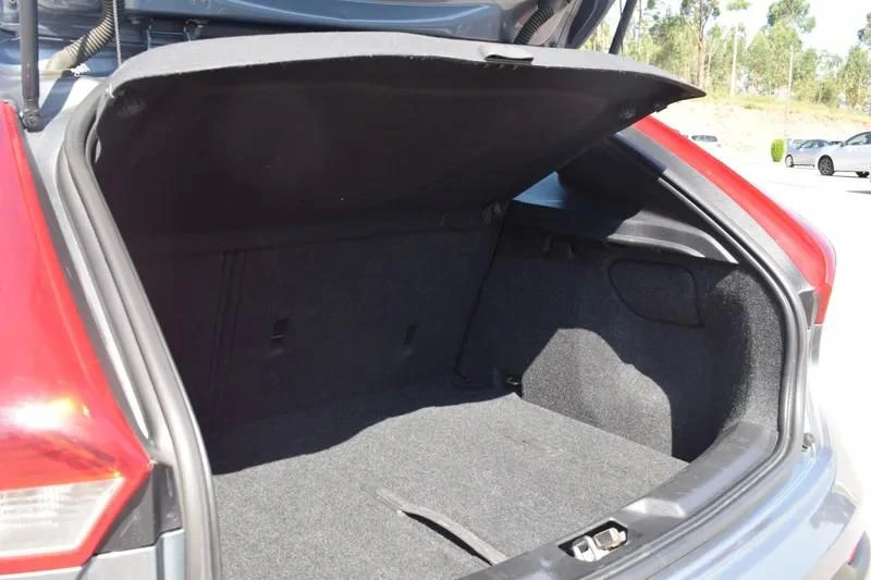 Volvo V40 Cross Country Outro 9