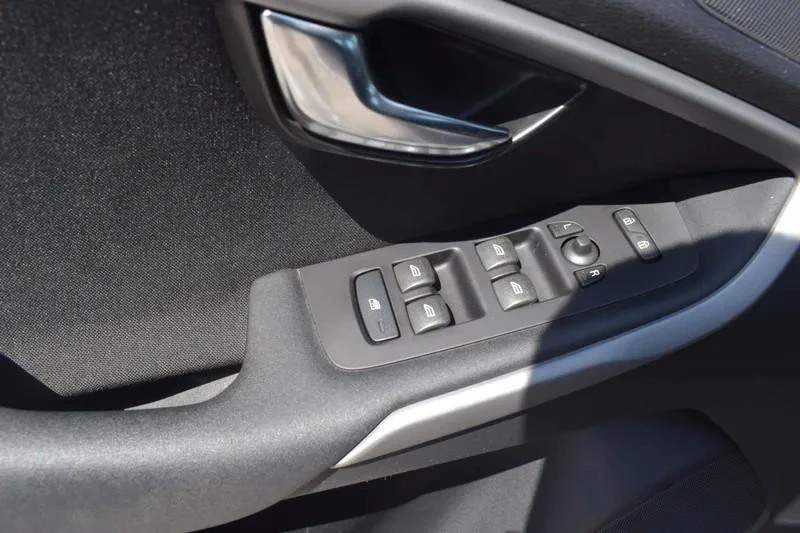 Volvo V40 Cross Country Outro 14