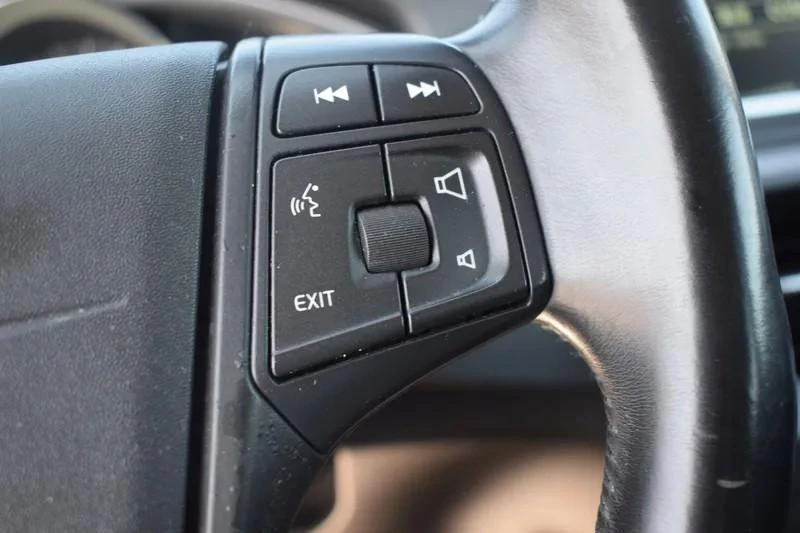 Volvo V40 Cross Country Outro 17