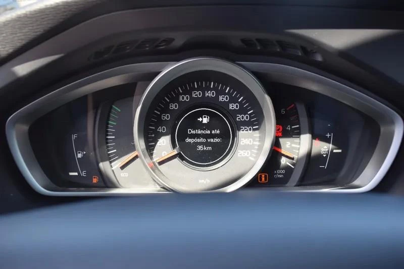 Volvo V40 Cross Country Outro 21