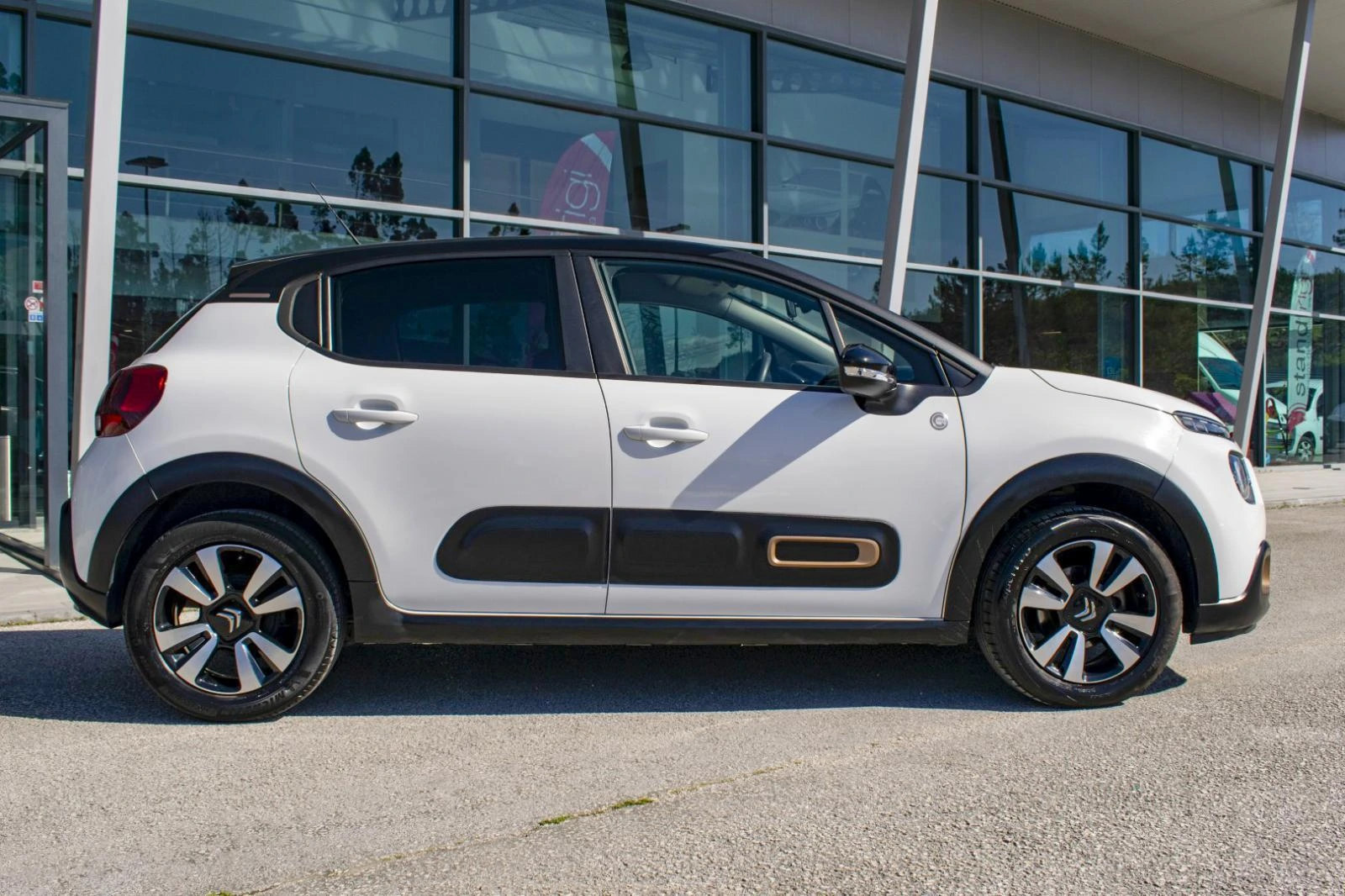 Citroen C3 1.2 PureTech C-Series 8