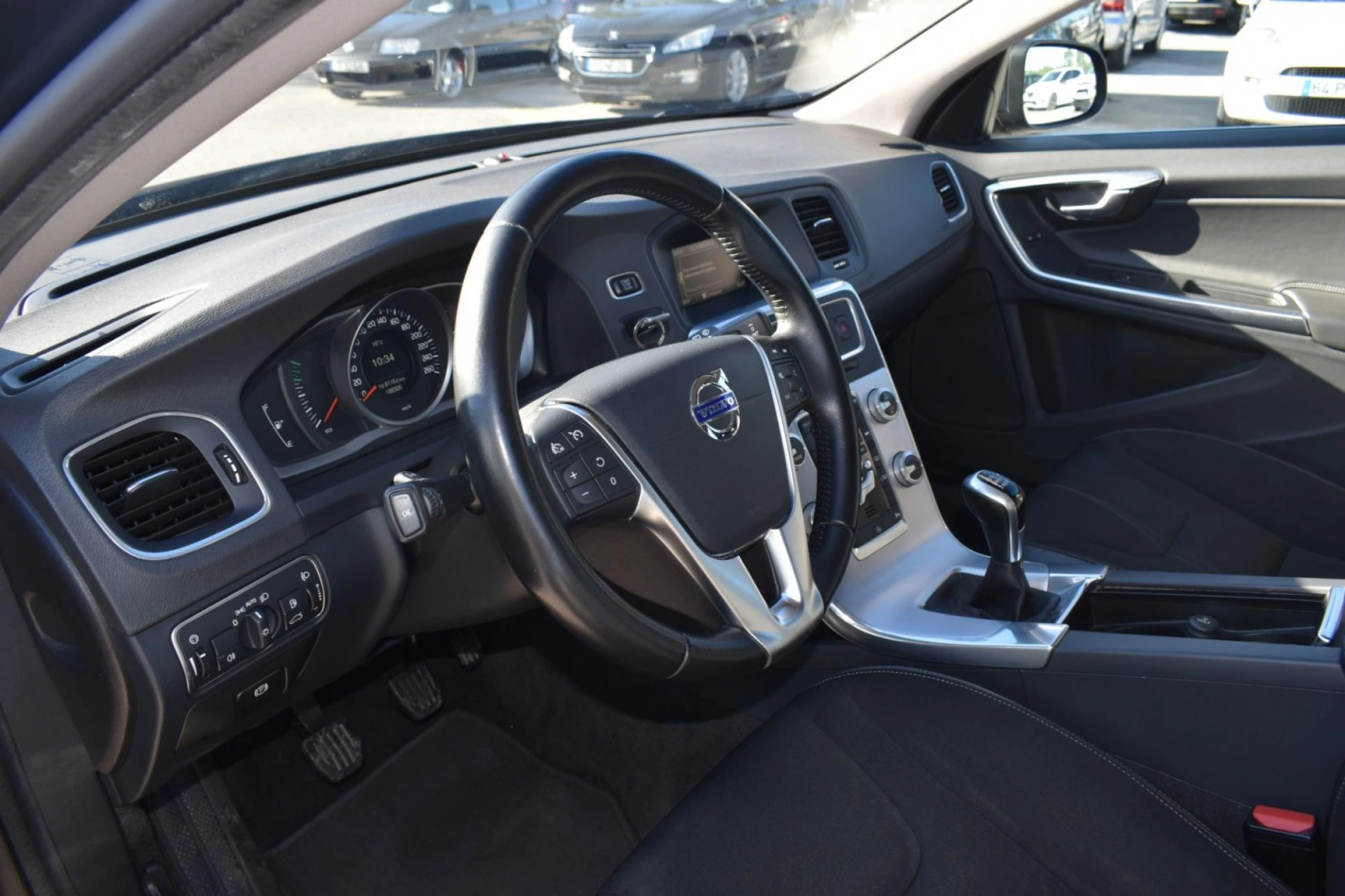 Volvo V60 2.0 D4 Momentum 24