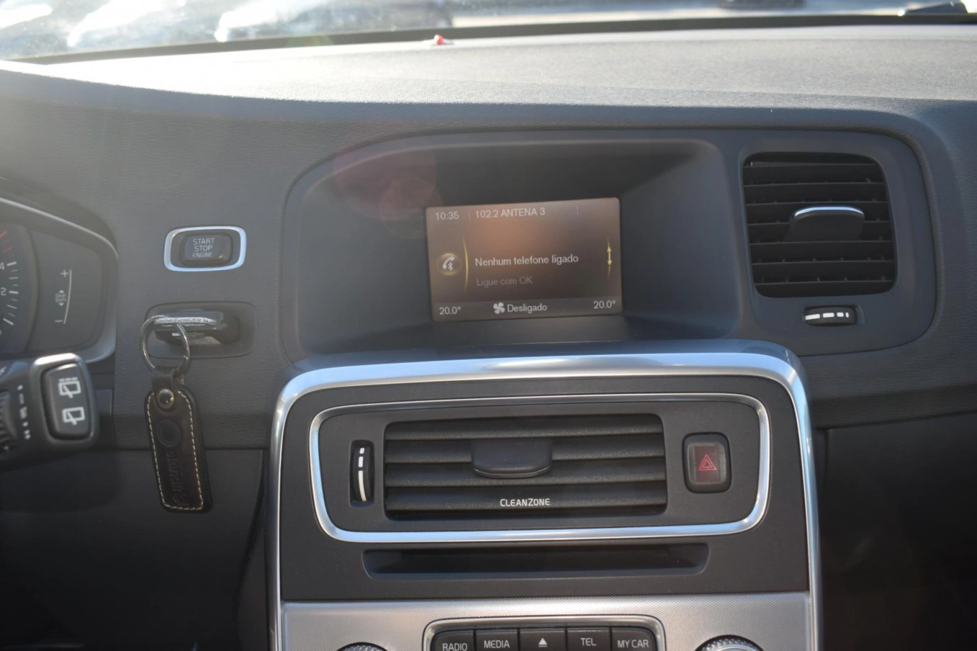 Volvo V60 2.0 D4 Momentum 33