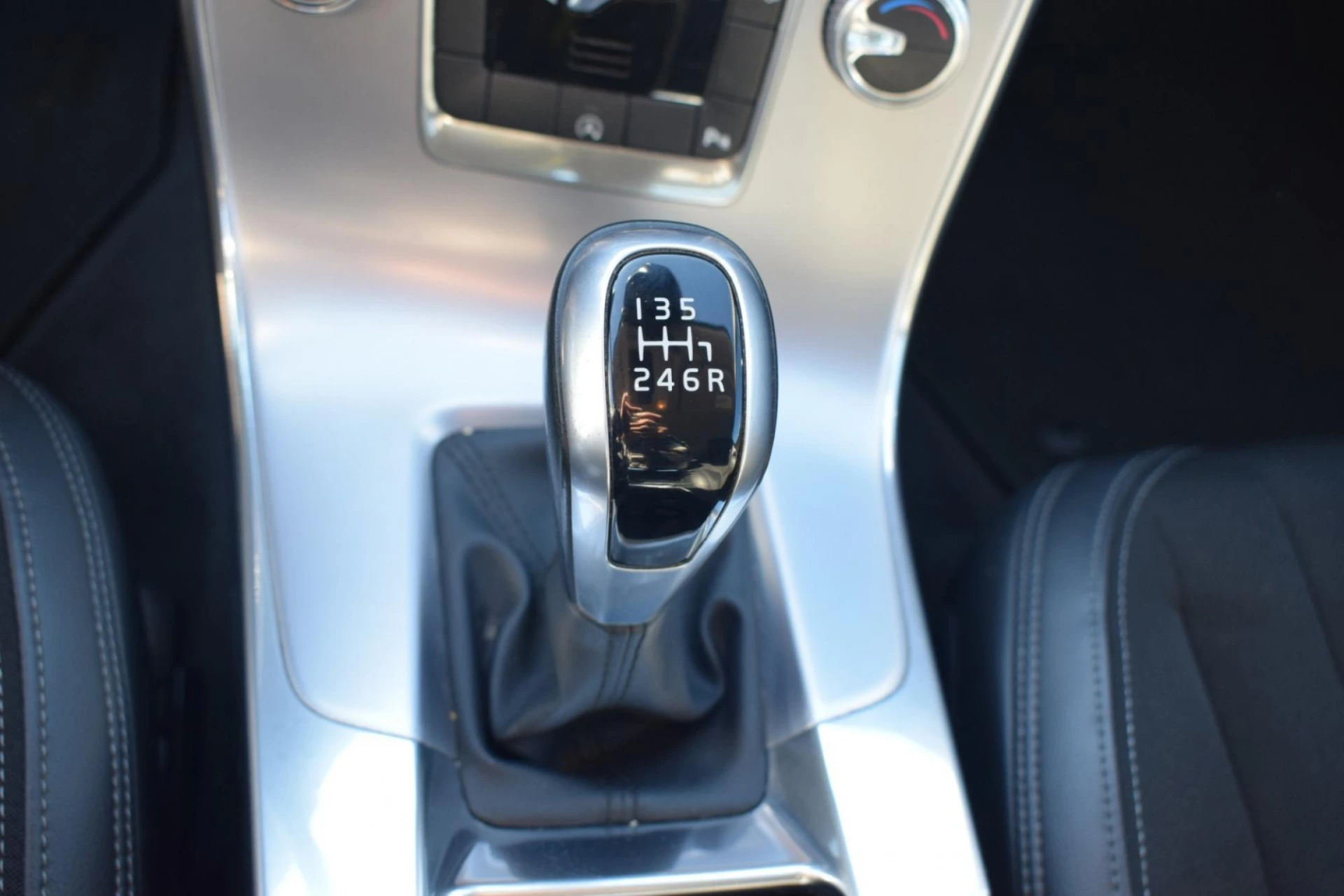 Volvo V60 2.0 D4 Momentum 35