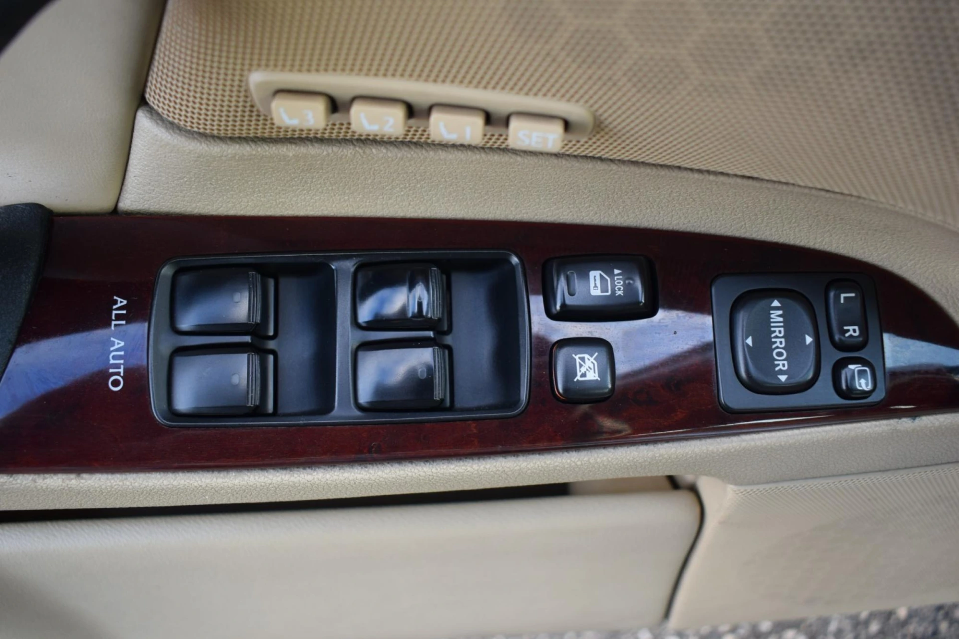Lexus IS 220 19
