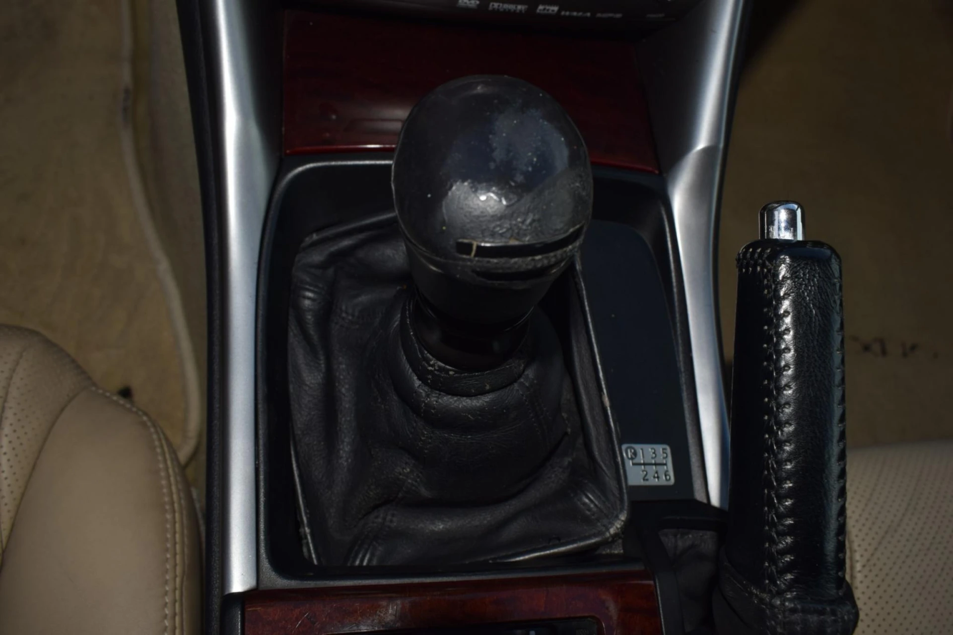 Lexus IS 220 38
