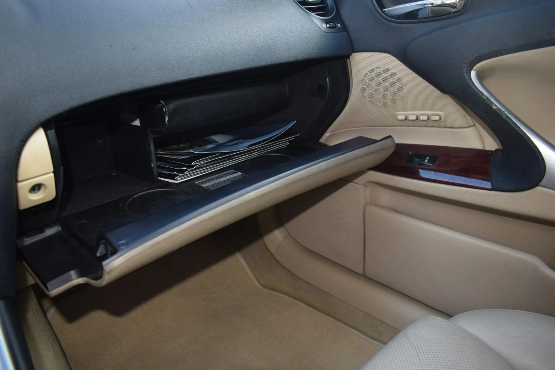 Lexus IS 220 42