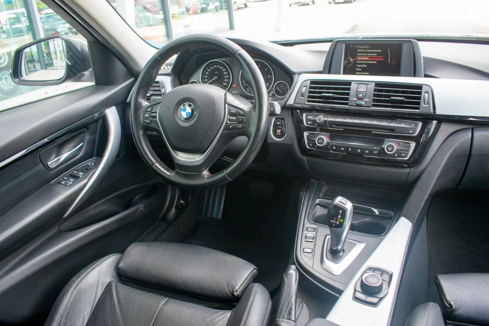 BMW 318 d Touring Sport 13