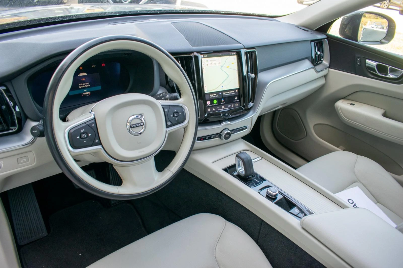 Volvo XC 60 2.0 B4 Momentum 17