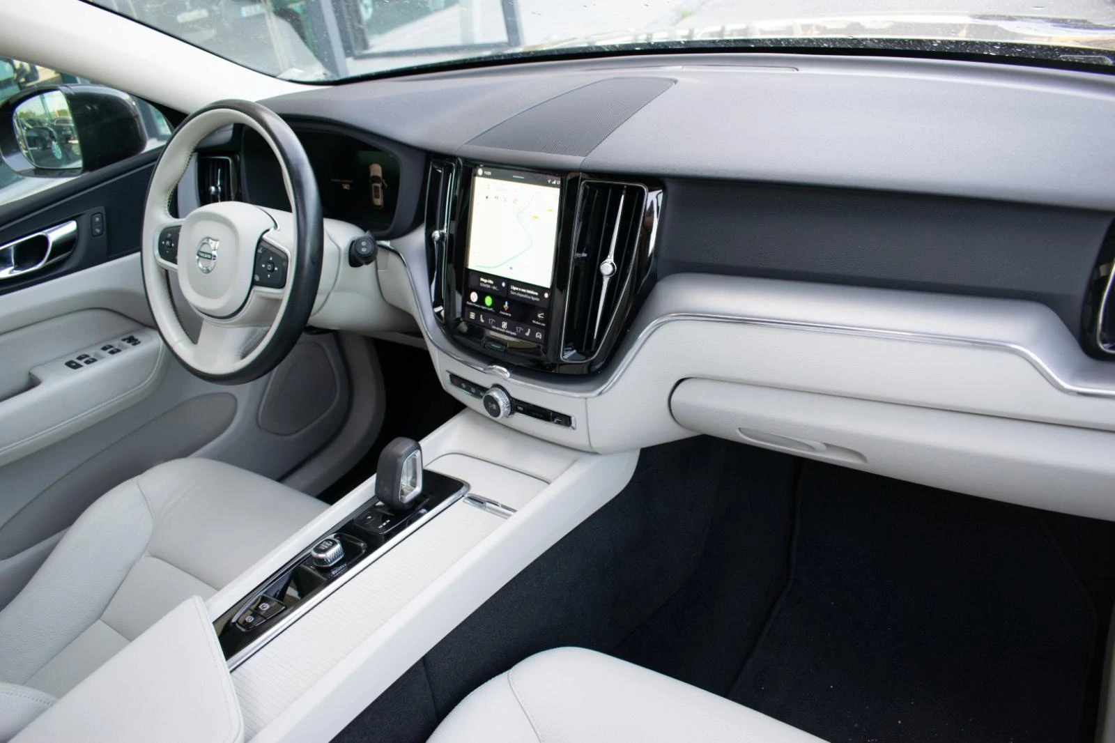 Volvo XC 60 2.0 B4 Momentum 19