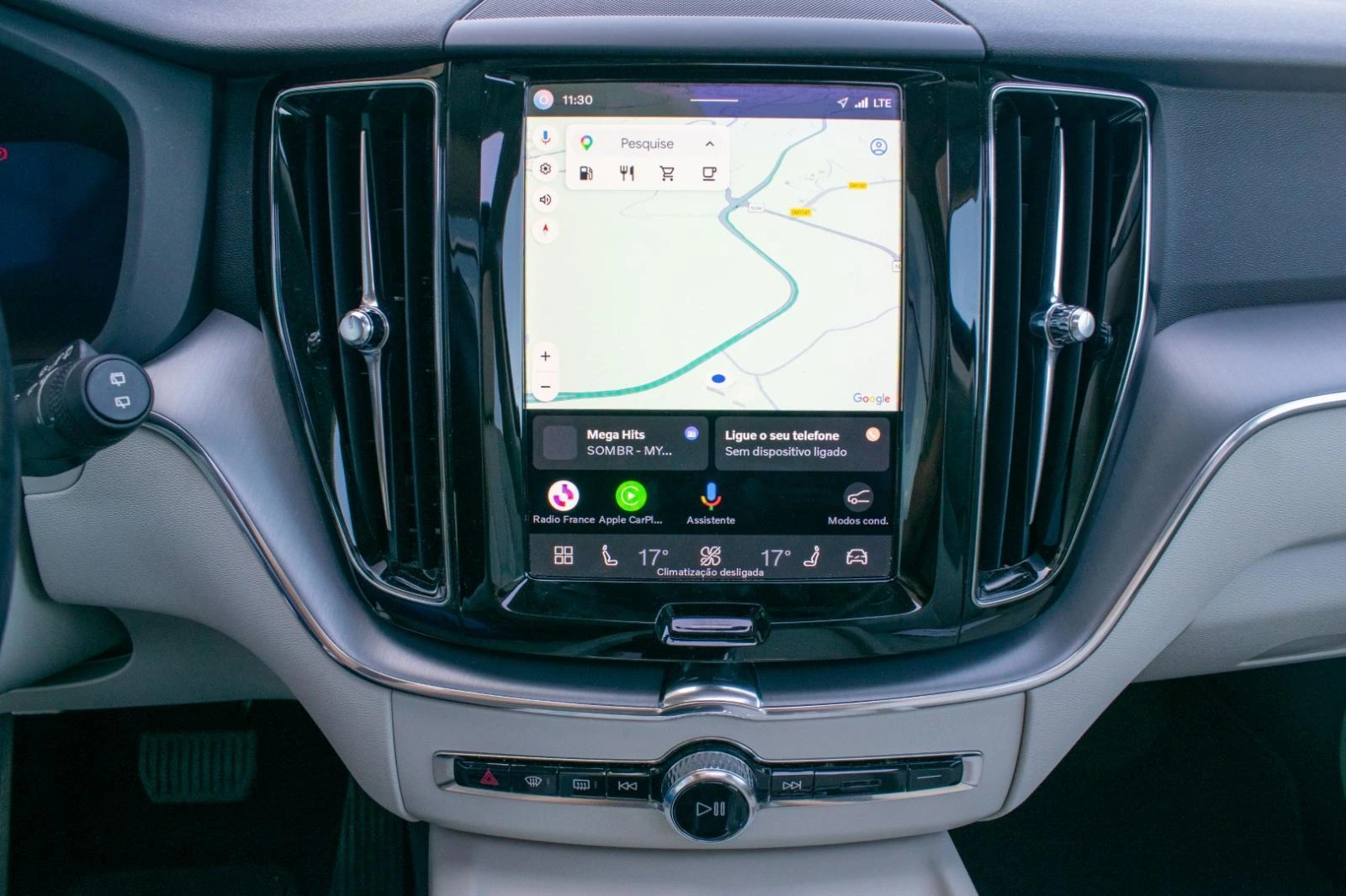 Volvo XC 60 2.0 B4 Momentum 28