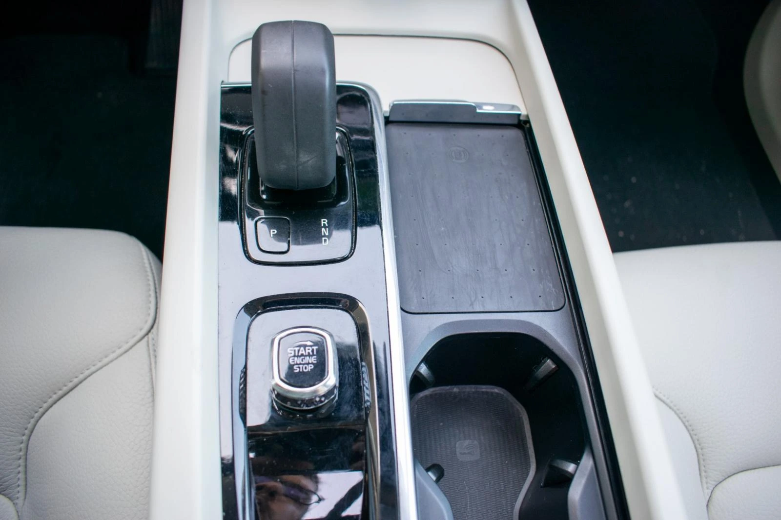 Volvo XC 60 2.0 B4 Momentum 31