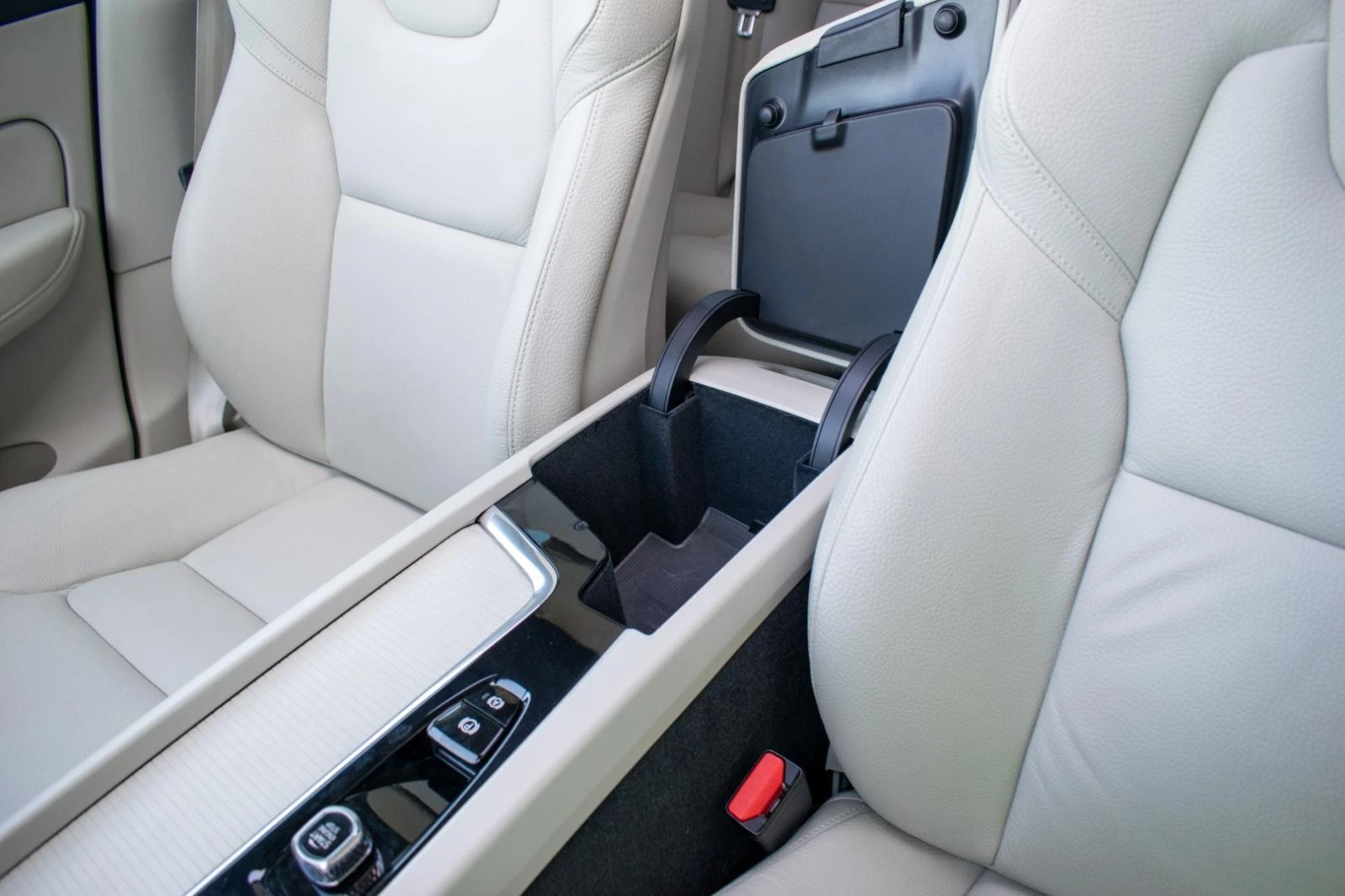 Volvo XC 60 2.0 B4 Momentum 33