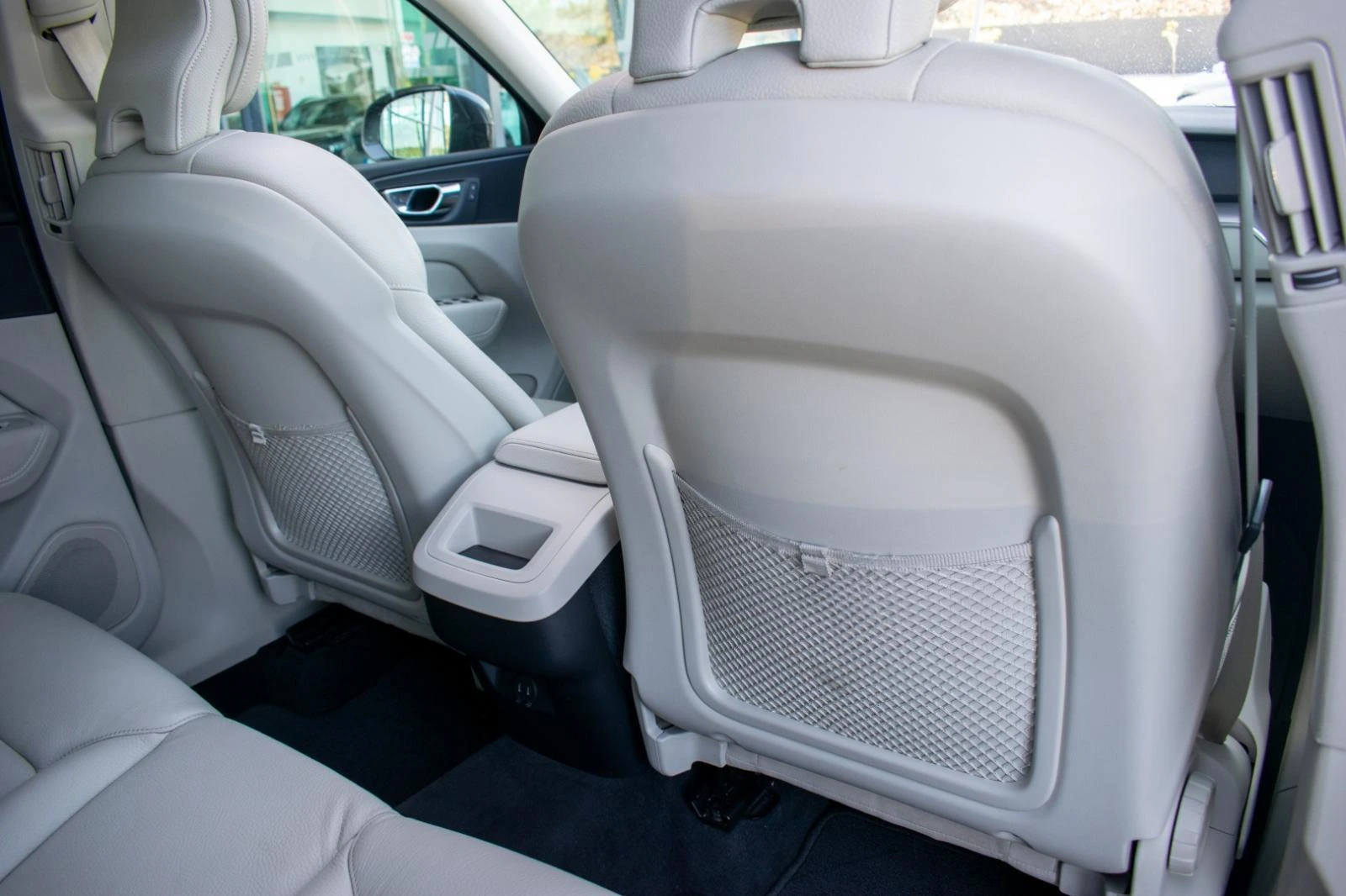 Volvo XC 60 2.0 B4 Momentum 42