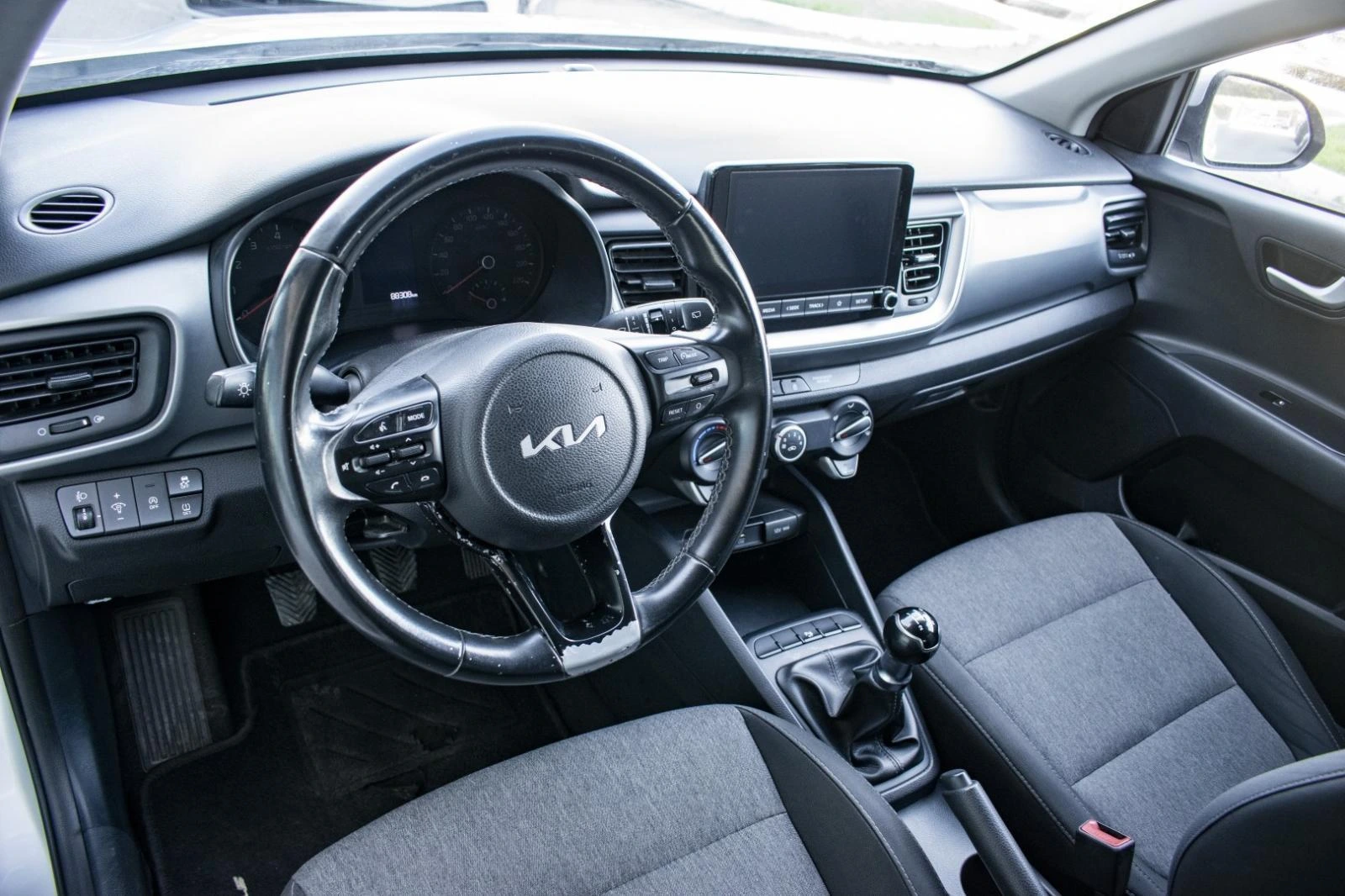 Kia Stonic 1.2 Dynamic 18