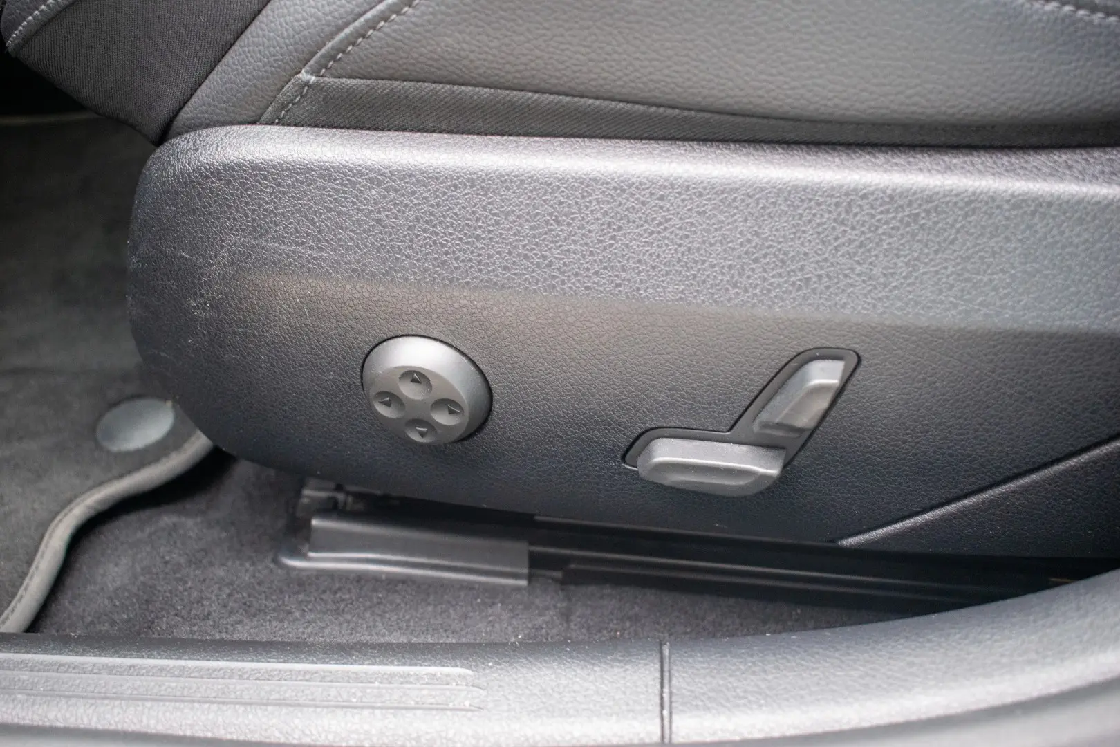Mercedes-Benz C 220 d Avantgarde Station 9 G-Tronic 32
