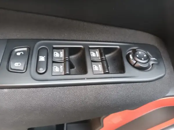 Jeep Renegade 1.0 T Orange Edition 25