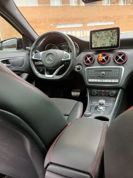 Mercedes-Benz A 45 AMG 4-Matic 11